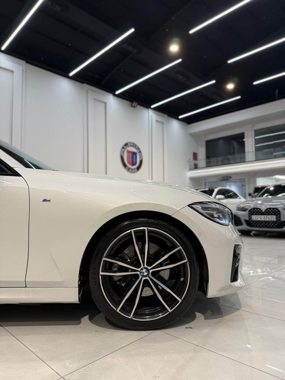 ‏🔥BMW 330i 2021 Mpakage Black Top
موديل / 2021
 اللون/ابيض صدفي ام باكيج بيلادي 
 سعر/265$ ورقه بيها مجال جدا بصيط شراي فقط
 العداد /40ميل فقط كل سيرفزات بشريكة العروش 
 وارد امريكي ، بيها فقط دعامي امامي صبغ بدون دواخل سكان و بردة  ،کلشی بیها بیلادی من لایتات ادابتيف داخل قيسي رادار كبير ادابتيف لايتات تتحرك مع اتيجاه سكان و سياره بلاك بيلادي 
 العنوان / اربيل -مدينه معرض  شارع 40m معرض البنا كارس
 موبايل/***********
 كورك-واتساپ
3MW5R1J01M8B93882 أربيل, العراق
