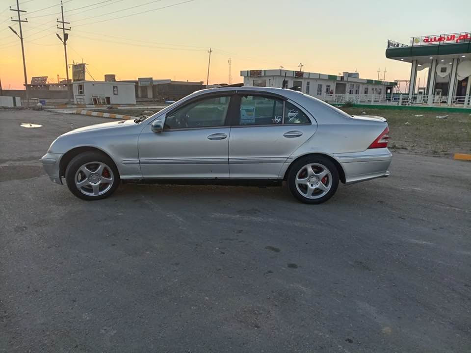 للبيع 
مارسدس 
موديل 2000 ادوات 
محرك كير شرط 
تخم تاير جديد
كهربائيات كلها شغاله 
مسجل شاشه 
صدر امامي خلفي جديد
السياره جديده بمعنى الكلمه آحلا من آلصور جاهزه ماناقصها برغي 
مكان السياره تكريت الأستفسار آتصل ع صاحبها 
‭0780 031 0364
