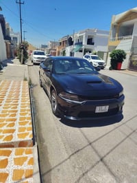 للبيع دوج جارجر موديل 2019  رقم الهاتف 07724375113