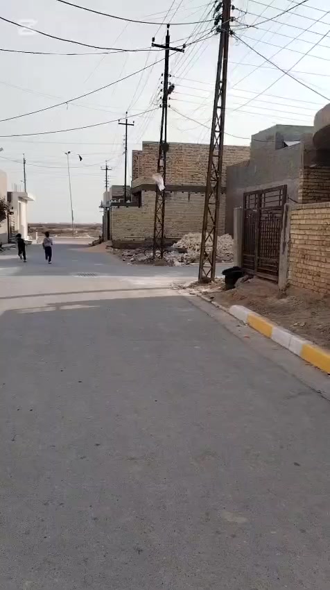 مكتب الحمداني للعقار
بيت للبيع مساحه 100 متر 
موقع البيت شارع الحشد منطقه ال 27 قريب على شارع الحشد يبعد ٥٠ متر عل شارع العام 
السعر خاص للاستفسار ***********
