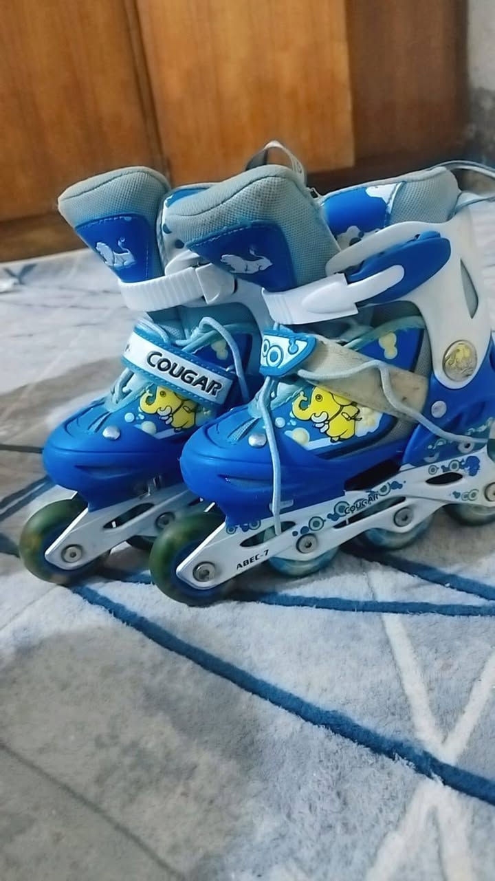 سلام عليكم احذيه باله نضاف كلش الزغار يلبسن 3ال5سنوات والجبير 40لل43 كلهن ب 60 رقم ***********
