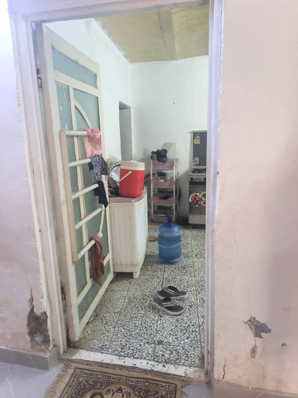 بيت معروض للبيع واجه 110متر مربع
تفاصيل البناء غرفتين صاله استقبال مطبخ صحيات 2 خارجيه حمام داخلي قرب تقاطع طاقة الكهرباء
للستفسار ***********
