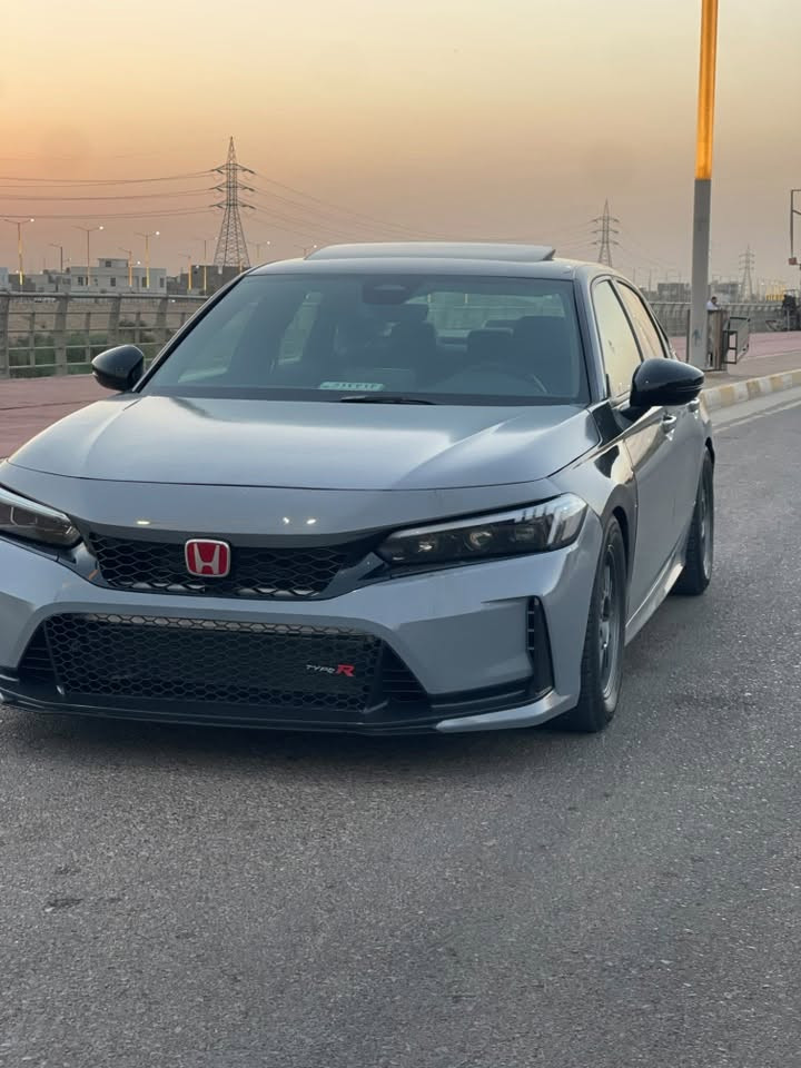 للراغبين بالفخامة والاعتمادية والاقتصاد بالوقود، تتوفر هوندا سيفك Touring موديل 2025 بمواصفات عالية جداً، منها:

              رقم انبار شهداء دخول جديد 

✅ أعلى فئة (Touring)
✅ محرك قوي واقتصادي مع أداء سلس وثبات ممتاز
✅ شاشة لمس كبيرة مع Apple CarPlay وAndroid Auto اللاسلكي
✅ عدادات رقمية بالكامل
✅ مقاعد جلد فاخرة ومدفأة
✅ فتحة سقف كهربائية
✅ نظام صوت Bose فاخر
✅ تشغيل بصمة وستارت عن بُعد
✅ شاحن لاسلكي للهاتف
✅ كاميرا خلفية متعددة الزوايا
✅ حساسات ومجموعة Honda Sensing للسلامة (رادار، مثبت سرعة ذكي، المحافظة على المسار، وفرملة طوارئ)
✅وإنارة LED كاملة

صور الحادث مرفقه بنيد فقط بدون اي دواخل ايرباك راجع سستم 
سعرها 160بيها مجال بسيط 
الاستفسار اتصال على رقم ***********
سيارة تجمع بين الفخامة، القوة، والاقتصاد بالوقود، ومناسبة للاستخدام اليومي والسفر.
