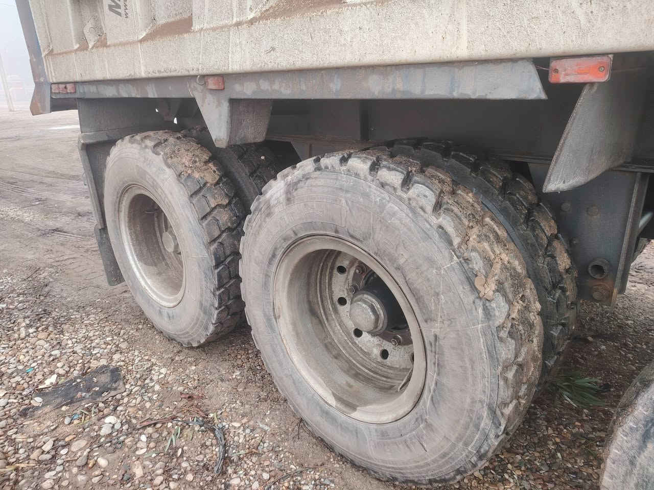 مقطوره للبيع ٧ طوله ٢٠ متر وزنه ١١ ونص مكانه ديالى ***********
