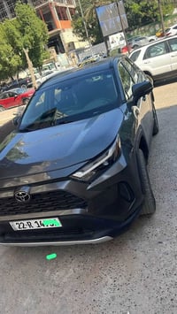 راف فور موديل 23 ماشيه 57 الف سيارة نظيفة  ضربتها موضحها بل صور  السعر...