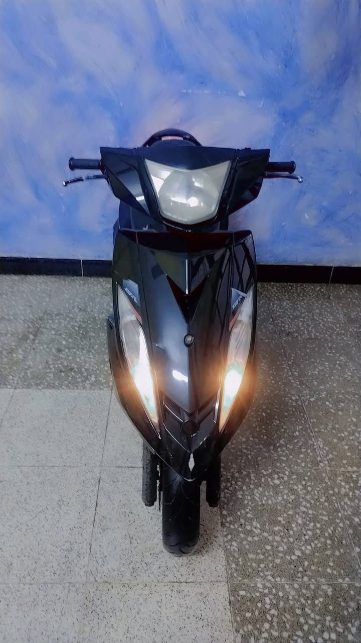 السلام عليكم دراجة بوليس نقص بس جاملك دراجة مكينة ناعمة سلف هندر 400 وبيها مجال ***********
