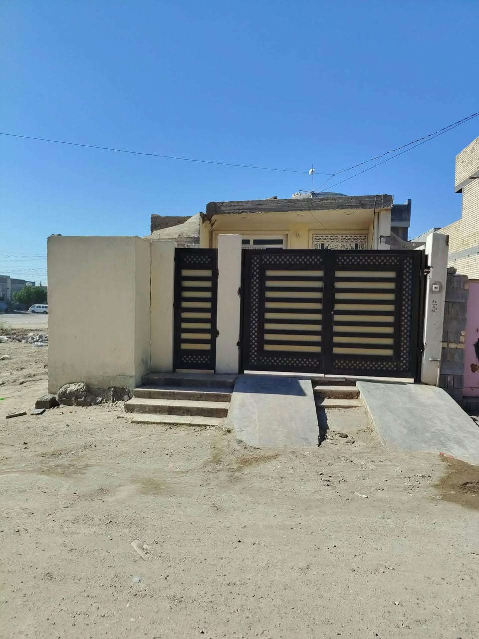 مشتمل للإيجار طابق واحد الفلوجه الامين قريب على مجمع البرديني مطبخ مع صاله مع غرفتين كل غرفه تحتوي على حمام المشتمل جاهز للسكن مع خط مولد اجاره ٢٥٠ للتواصل خاص عام مارد


**إذا كنت صاحب هذا الإعلان وتريد حذفه لأي سبب، رجاءا أرسل رسالة إلى الدعم الفني**
