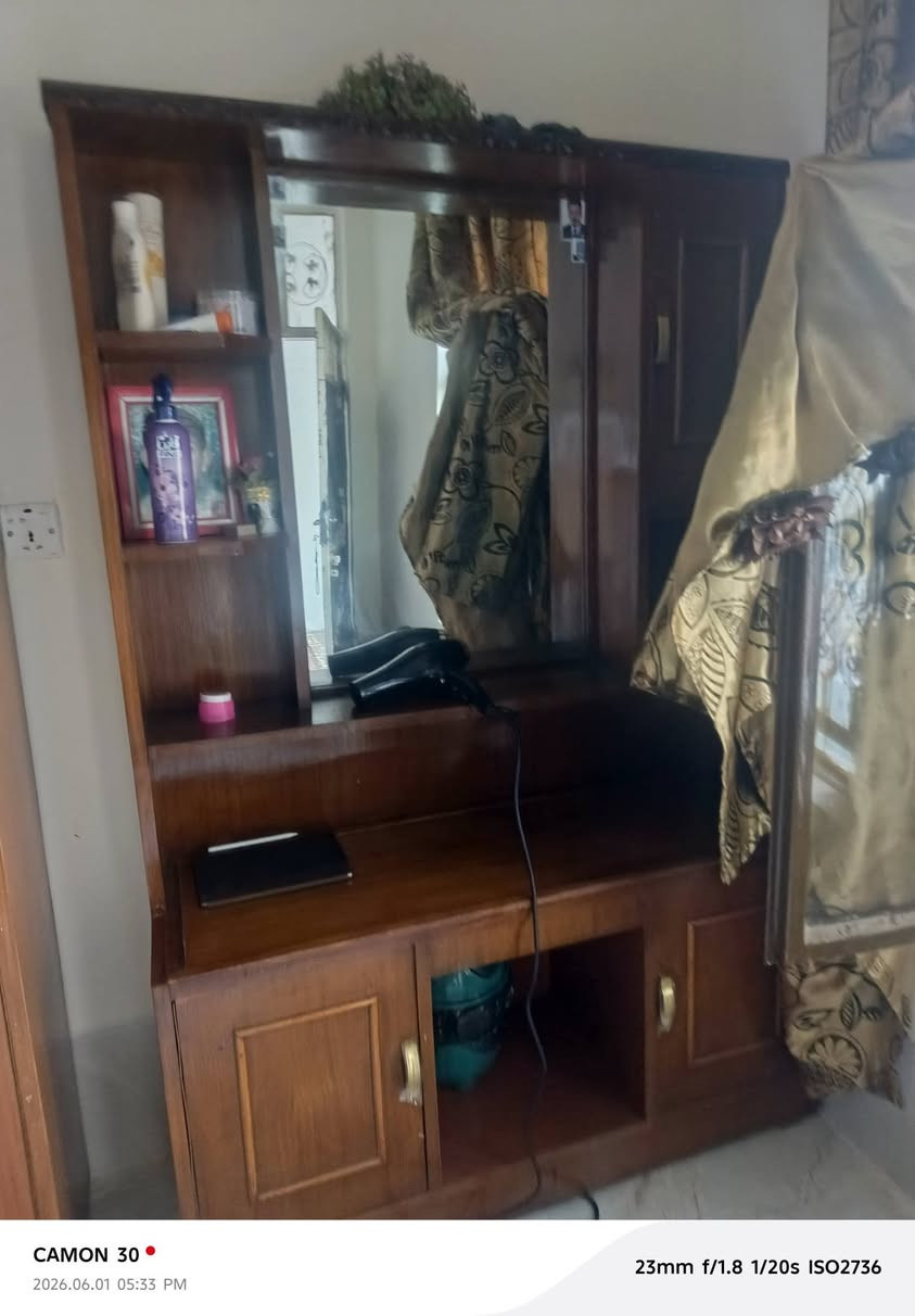 السلام عليكم. غرفه سوكيه للبيع اربع قطع السعر 400وبيها مجال المكان ديالى الغالبيه التواصل مع الرقم ***********
