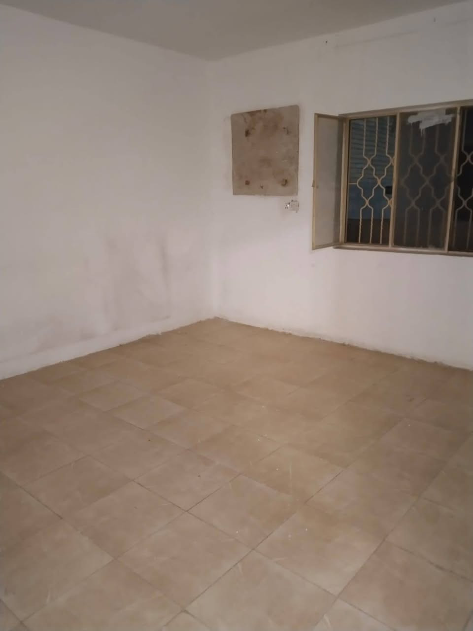 شقه الايجار 🏠 طابق ثاني معزوله  نضيفه مساحته ١٣٠متر 

يحتوي على 4غرف  نوم كنيدور  ومطبخ وصحيات وسطح جبير 

الموقع 🌏مصطفى راغب قريب على شارع الجبل  

الاستفسار الإتصال بالرقر  ‎07884 375 706متوفر واتساب
