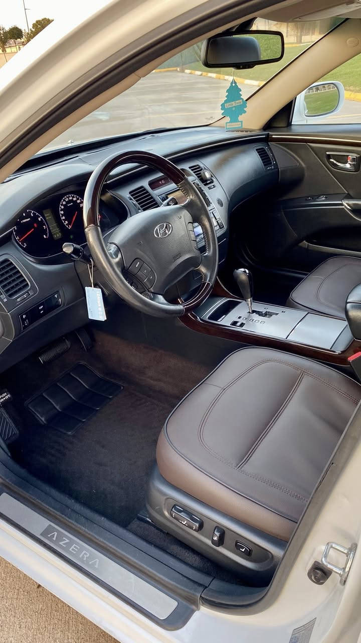 هونداي ازيرا موديل 2009 السيارة وكالة شركه القاصد 
مواصفات 1 على 1 فول لمتدد ViP سلايد ‏محرك 3300 
‏مواصفات :ستيرن ميموري كشنات خزن مري شفط بردة خلفيه داخل قعوة يي لايت زينون بك لايت ليد سبير منازل السيارة تنين سويج بلاد مالشركة جام بلاد 
ماشية 120 كيلومتر مكفول وگير مكفول السياره جاهزه وجديده وكامله من كلشي وعليها أدامه كامله صدر أمامي خلفي جديد وتخم تاير جديد مع سيرفيس كامل 
‏وباقي المواصفات معروفه السياره بيها جاملغ خلفي جيهات صايق سبوغ بس باقي كفالة عامة 
مكينة كير مكفولات بشرط سياره حيل حلوة ونظيفة
كلشي مكان السيارة أربيل معرض سيول 
رقم هاتف    ***********   
واتس أب موجودة
