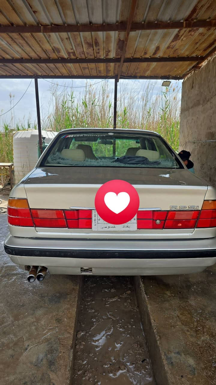 سلام عليكم سياره بيم موديل 1989بغداد كلشي ماعيزه مراوس راوس بيع سعر 45مكاني الديوانيه رقم المبايل ***********
