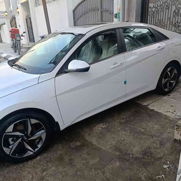 السلام عليكم النترا 21 مميزه 2000 كير  اي تي  فول عدا الكشنات فتحه بصمه  فتحه اشيار بلمري صندوق ذكي تشغيل عن بعد ماشيه 92 بيهاطخه على كد شبر بلباب الخلفيه السعر 161   للاتصال ***********
