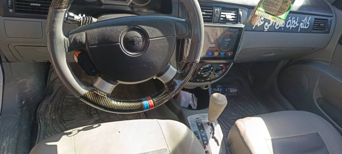 السلام عليكم
اوبترا 2012 
رقم سليمانيه كربون بنزين بيها 
قطعتين صباغ بدون دواخل 
صاحب الشرعي بالموصل
سياره نظيف جهاز مكان السياره اربيل
*********** وتساب
