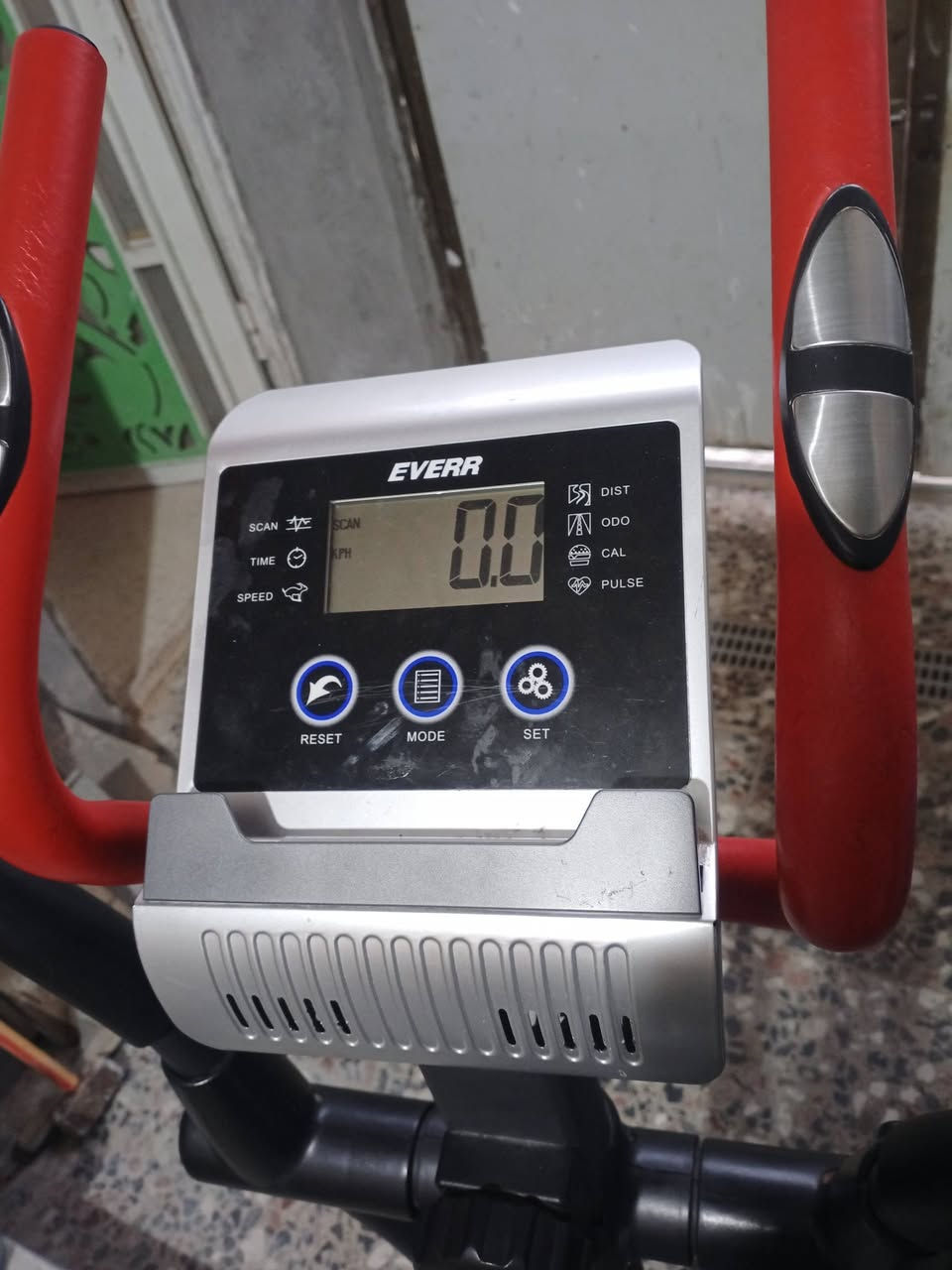 جهاز رياضة نضافة 90//100 كلة شغال سعره 150 الف هاذه رقمي بي ويتساب ***********
