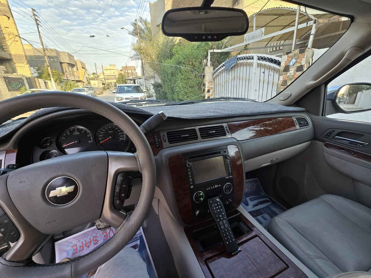 بسم الله الرحمن الرحيم
تاهو للبيع فقط ٢٠١٣ LTZ امريكا 
فول الفول
كاميرا حساس خلفي
اشارة بالمري
امراءة شفط
شاشة وسطية
تشغيل عند بعد
مقاعد الامامية كهرباء 
مقاعد تتدفه و تبريد
كير و مكينة مكفول
السيارة جاهزة من كلشي
رقم بغداد باسمي تحويل ثاني يوم 
بيه تبديل جاملغ امامي جهة السايق حادثة مال أمريكا
هنا بالعراق نطخت جاملغ امامي عكس جهزه السايق و صبغنا تقريبا ربع الجاملغ
السعر 25,000 شدتين ونص و قابل للتفاوض


**إذا كنت صاحب هذا الإعلان وتريد حذفه لأي سبب، رجاءا أرسل رسالة إلى الدعم الفني**