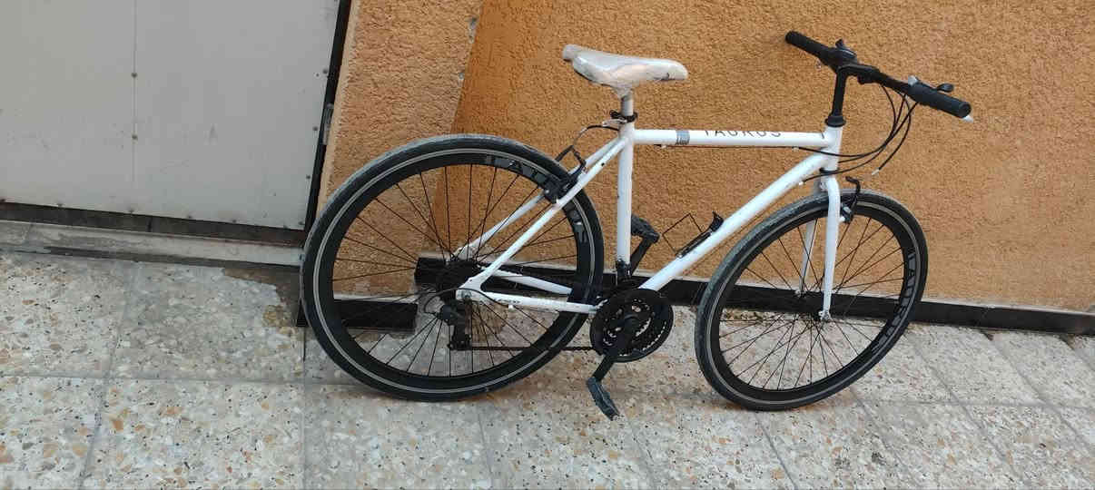 السلام عليكم اخوان بايسكل c700البايسكل حجم28 نضافته زينه حلو البايسكل خفيف فافون ماعدا الماشه حديد البايسكل كامل امكمل بدالات شغالات 7نمر خلفيه 3اماميه البريك الوره شغال البريك الكدام شغال ملاحظة 🔧بي بس بنجر بل تاير الوره بس يطول ياله ينزل يطول يوم كامل هيج
سعره 80بي مجال للشراي 
مكاني بصره صبخة العرب 
رقمي ***********
