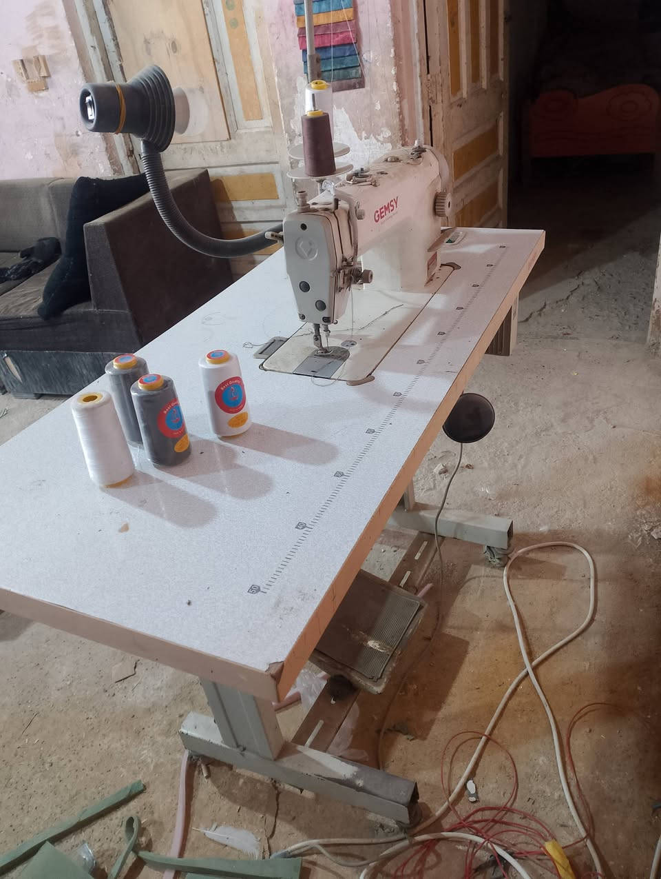 السلام وعليكم مكينه خياطه صناعي نضيفه كلش الله شاهد السعر ٢٢٥ مكاني التاجي سبع البور***********
