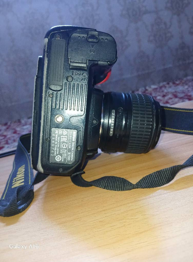 سلام عليكم
كامره نيكون للبيع  d7000 
مالحقاته 
عدسه 18_55+ بطاريه +شاحنه+جنطه +حزام كتف  

سعر ٣٥٠.     نضيفه 90%
مكاني بغداد.  توصيل موجود    ***********

