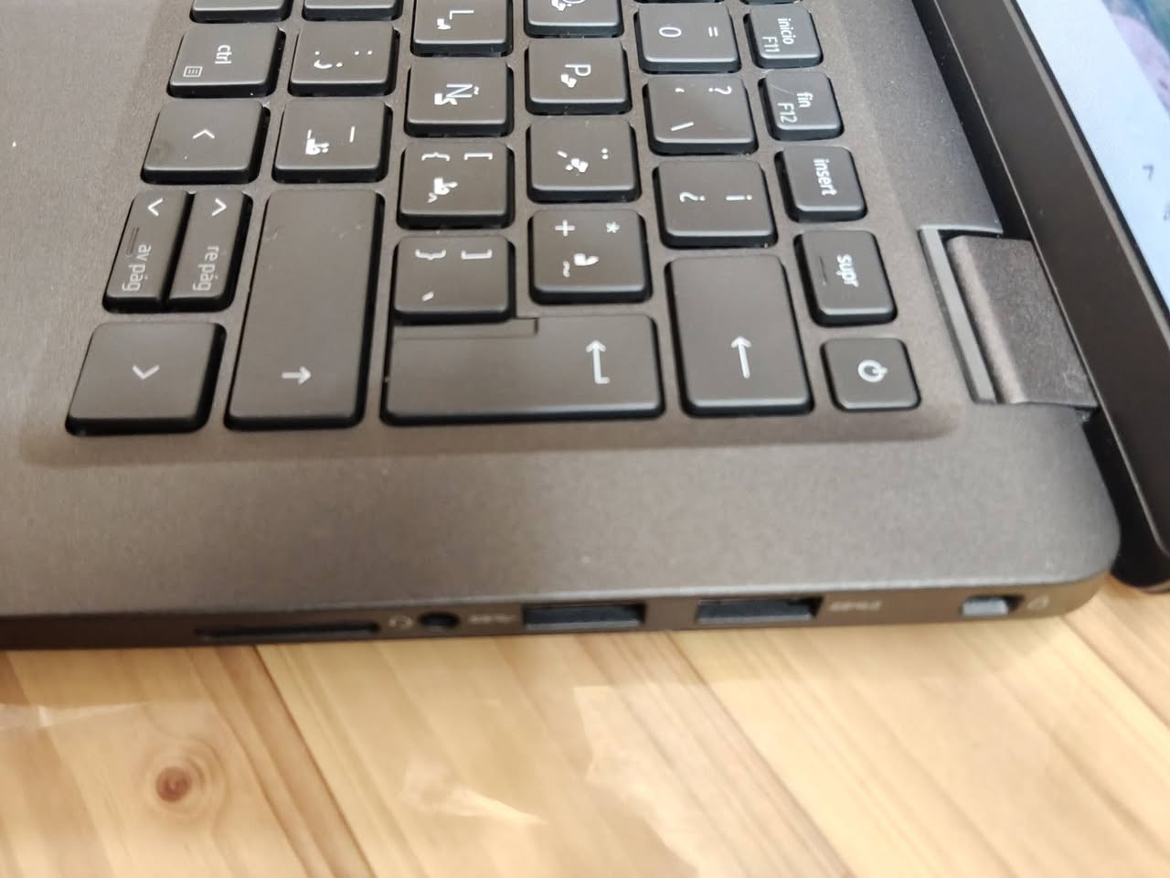 ⚡👑🔥 وحش الأعمال الحقيقي وصل 🔥👑⚡
💻💎 Dell Latitude 7410  
🧠⚔️ Core i7 جيل عاشر  
🚀🧬 RAM 32GB  
💣⚡ SSD 512GB / 256GB متوفر  
🖥️🛡️ شاشة 14 إنج فول إتش دي  
🏆💼 تصميم رسمي فخم وقوي  

👑💻 هذا مو لابتوب عادي… هذا جهاز شغل ثقيل من فئة الاعتماد الكامل  
🚄⚡ أداء سريع واستجابة عالية بكل الاستخدامات  
🎯🔥 يشتغل بثبات حتى مع أقوى البرامج وتعدد المهام  
🦅💼 تصميم عملي يعطيك حضور قوي وهيبة شغل  
💣🚀 يفتح برامج ثقيلة ويخدمك بدون ما يضعف  
🛡️⚙️ ثابت للاستخدام اليومي الطويل بدون تعب  
✨⚡ تجربة استخدام سلسة واحترافية  

💎🔥 ليش هذا الجهاز غير؟

👑🧠 RAM 32GB = شغل مفتوح بدون حدود  
⚡💣 SSD = سرعة تشغيل ونقل ملفات صاروخية  
🚀💼 مناسب للشغل الحقيقي مو الاستخدام العادي  
🖥️✨ شاشة واضحة ومريحة للاستخدام الطويل  
🧳⚡ عملي وخفيف وسهل التنقل  

🎯 استخداماته:

💼 شغل مكتبي وشركات  
🧑‍💻 برمجة  
🎨 تصميم خفيف إلى متوسط  
📊 أوفيس وإدارة  
📚 دراسة واستخدام يومي ثقيل  

🔥💎 الخلاصة:
جهاز يجمع القوة + السرعة + الاعتمادية  
مو جهاز عرض… هذا جهاز شغل يومي ثقيل بثقة 💻⚔️👑  

📩💬 للاستفسار راسل خاص  
.
.
.


**إذا كنت صاحب هذا الإعلان وتريد حذفه لأي سبب، رجاءا أرسل رسالة إلى الدعم الفني**