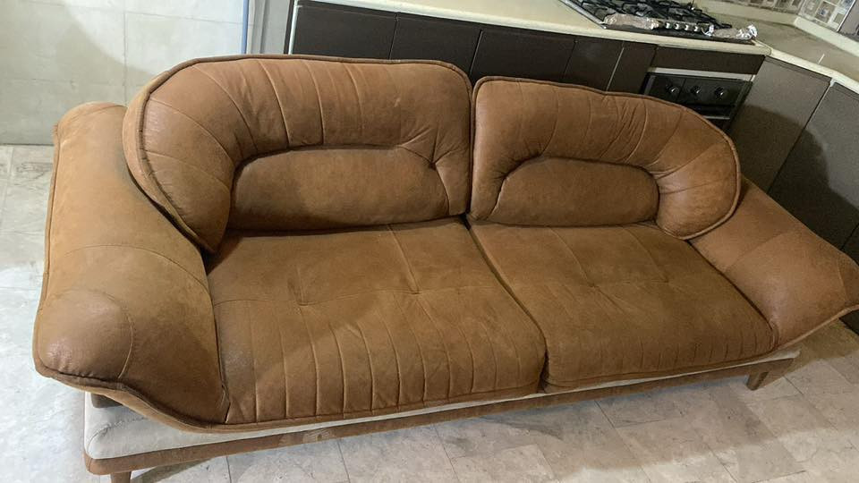 تخم قنفات 10 مقاعد تركي مستعمل … باب اول ثكيل…..  القماش ووتر بروف …. المقاعد الكبيره تتحول سرير
المكان المنصور
واتس اب ***********
