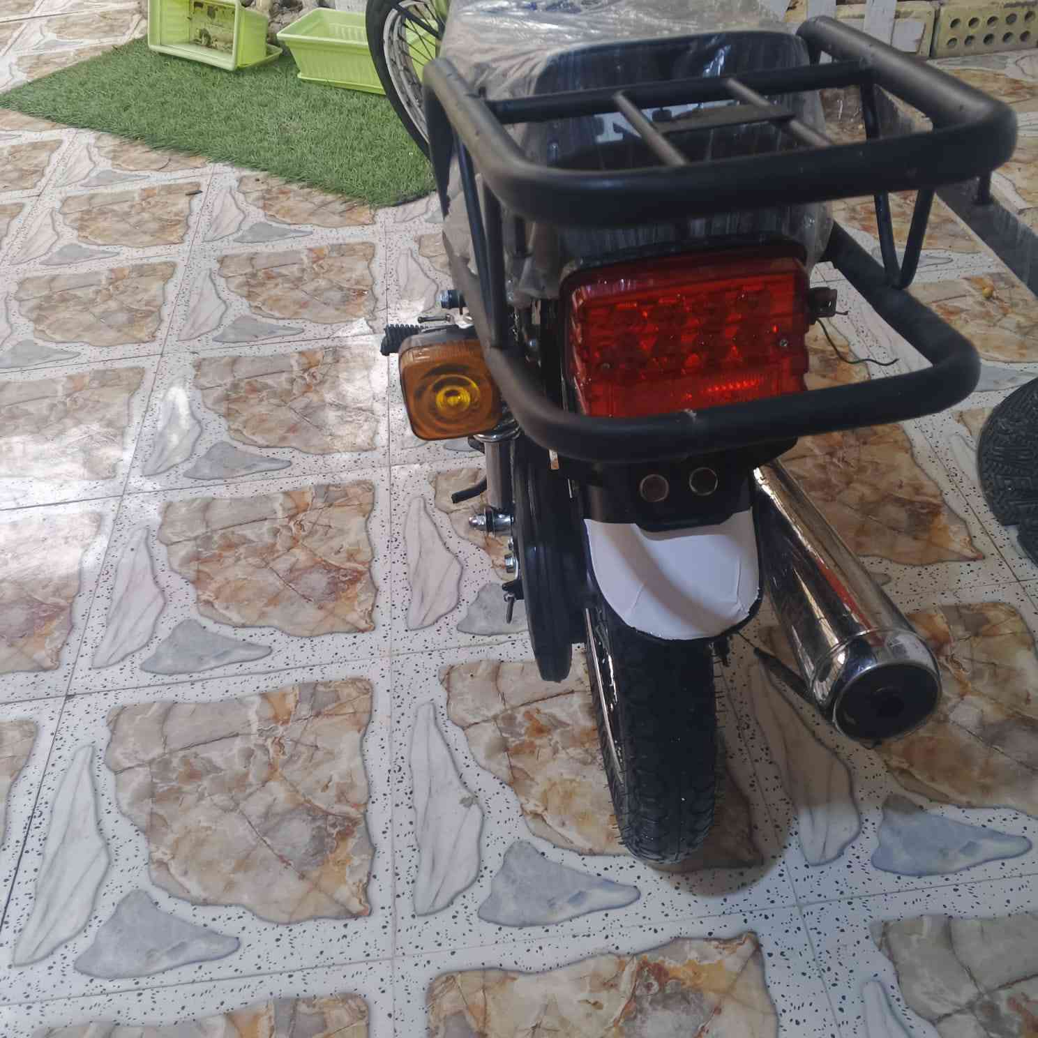 15 معمرة جديد
شاصي مصبوغ
والبقيه كلهن جدد
دراجه مثل ما تشوفون
نقصهة اشارة تك 
وهورن
وبريك امامي
واير عداد
ولاستيك ولف
600 بيهة مجال اوراق اصولي
***********
