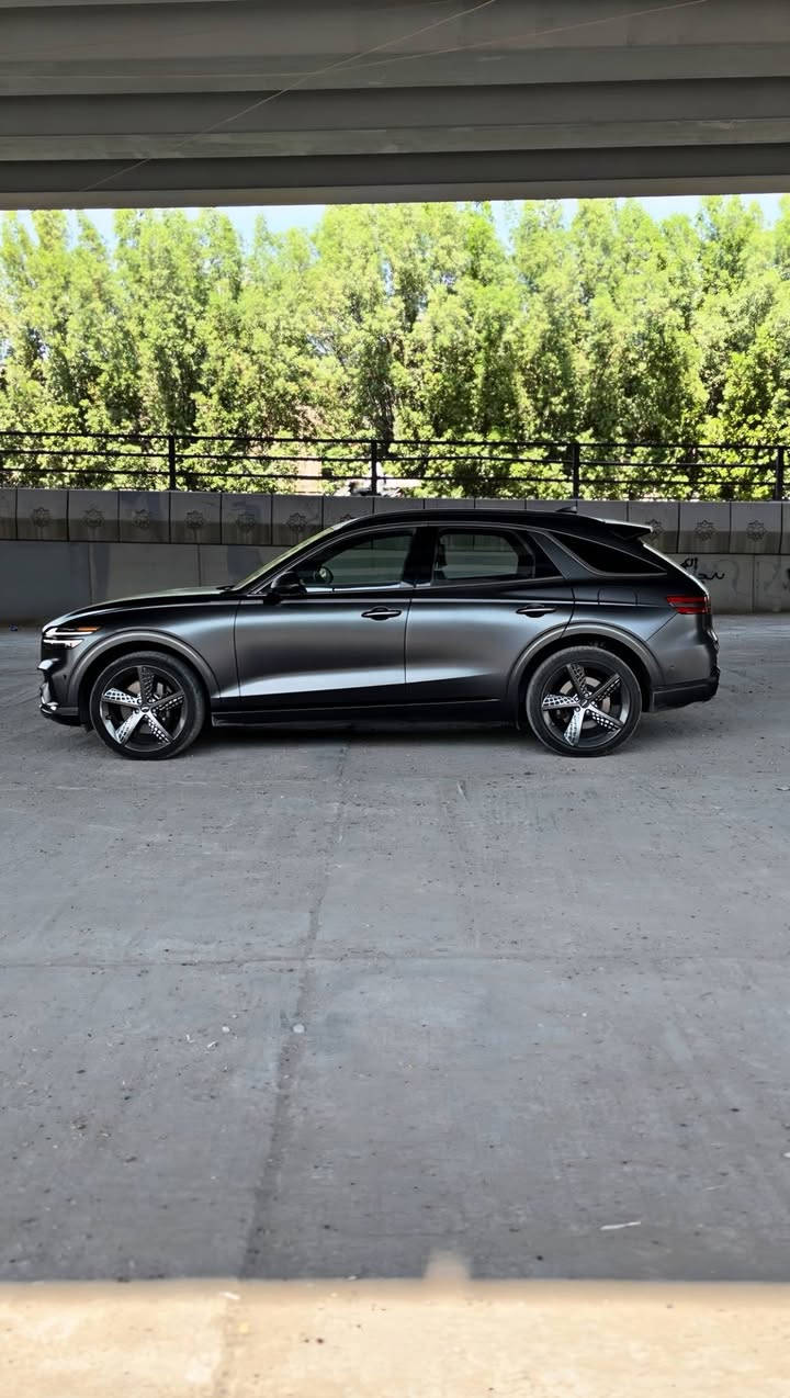 جينسس GV70 موديل 2023 محرك 6 سلندر 3.5 تون تيربو TwinTurbo
الفئة سبورت برستيج اعلى فئة للاخير (Sport Prestige)
اللون رمادي طافي (اصلي مو تغليف)
رقم بغداد الانگليزي بأسمي
العداد 19 الف كيلومتر وليس مايل

صورة الحادث مرفقة.. جاملغ خلفي عكس السايق وضرر بالبوب بنفس الجهة متبدلات (جميع الايرباكات سليمة)

بالنسبة للمواصفات متخلص وكاملة للاخير.. وال 6 سلندر سبورت برستيج لا تُقارن ويه غير فئات

بالنسبة للادامة والاضافات:
1- السيارة ماشيه 5 الاف كيلو فقط بالعراق على بانزين سوبر ودهن اصلي
2- بروفايلات الشاشة مفتوحة + بصمة الاصبع فعالة + نظام الشاشة محدث اخر اصدار بتاريخ 2026/5
3- ادامة لمنظومة البانزين والاحتراق بمنتجات Lucas الامريكية
4- فلتر التبريد جديد وكالة
5- فلاتر الشوتة (عدد 2) جديدة وكالة
6- الباتري جديد وكالة
7- كامرة داش كام 4K امامي وخلفي مربوطة وكاملة وياها رام 128GB
8- اكسسوارات اضافية

السعر 315 ورقة مجالها شي بسيط
المكان بغداد الكرخ للاستفسار اكثر مراسلة واتساب *********** او على الخاص
