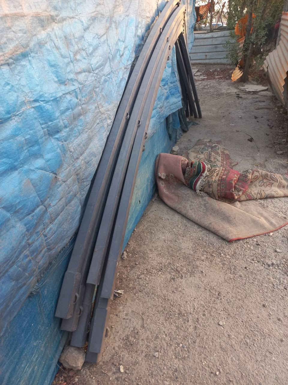 جادر شبح خمس أقوس طول ٨ عرض ٦ نضافت الحديد ٩٠بل١٠٠ نضافت القماش ٨٠بل١٠٠ مكان بغداد لامين أسكينه رقم التليفون*********** حديد ثقيل أقماش أمبطن قماش بي بابين سعر ٨٠٠ ألف
