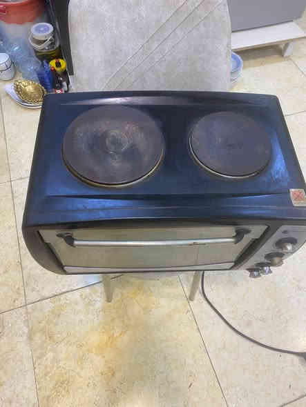 اوفن الكبير الاصلي فرن وطباخ 2 شغالات نضيف السعر 50 وبي مجال مكاني بصره ياسين خريبط هاذ رقمي ***********
