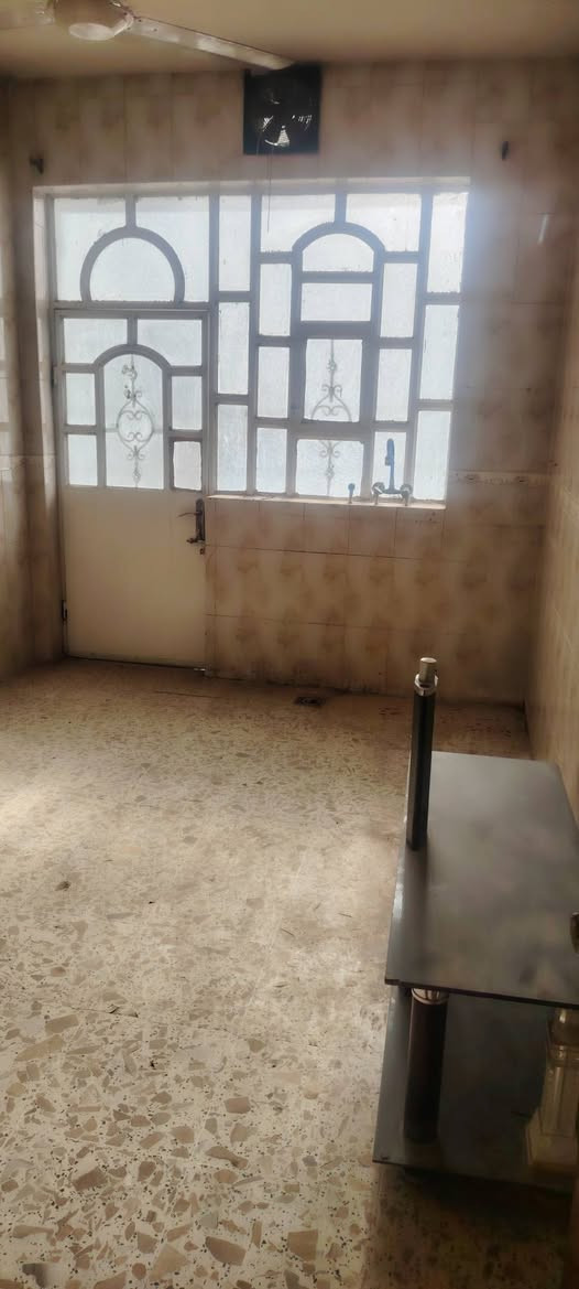 سلام عليكم بيت البيع طابو صرف شرط تحويل مباشر مساحه 150متر واجه7ونص ونزال 20 خدمات كامله ماي كهرباء مجاري  يحتوي 4منام وستقبال ومطبخ ومساحه درج حمامات داخل وخارج  مكان 78سعر خاص الاستفسار على رقم ***********
