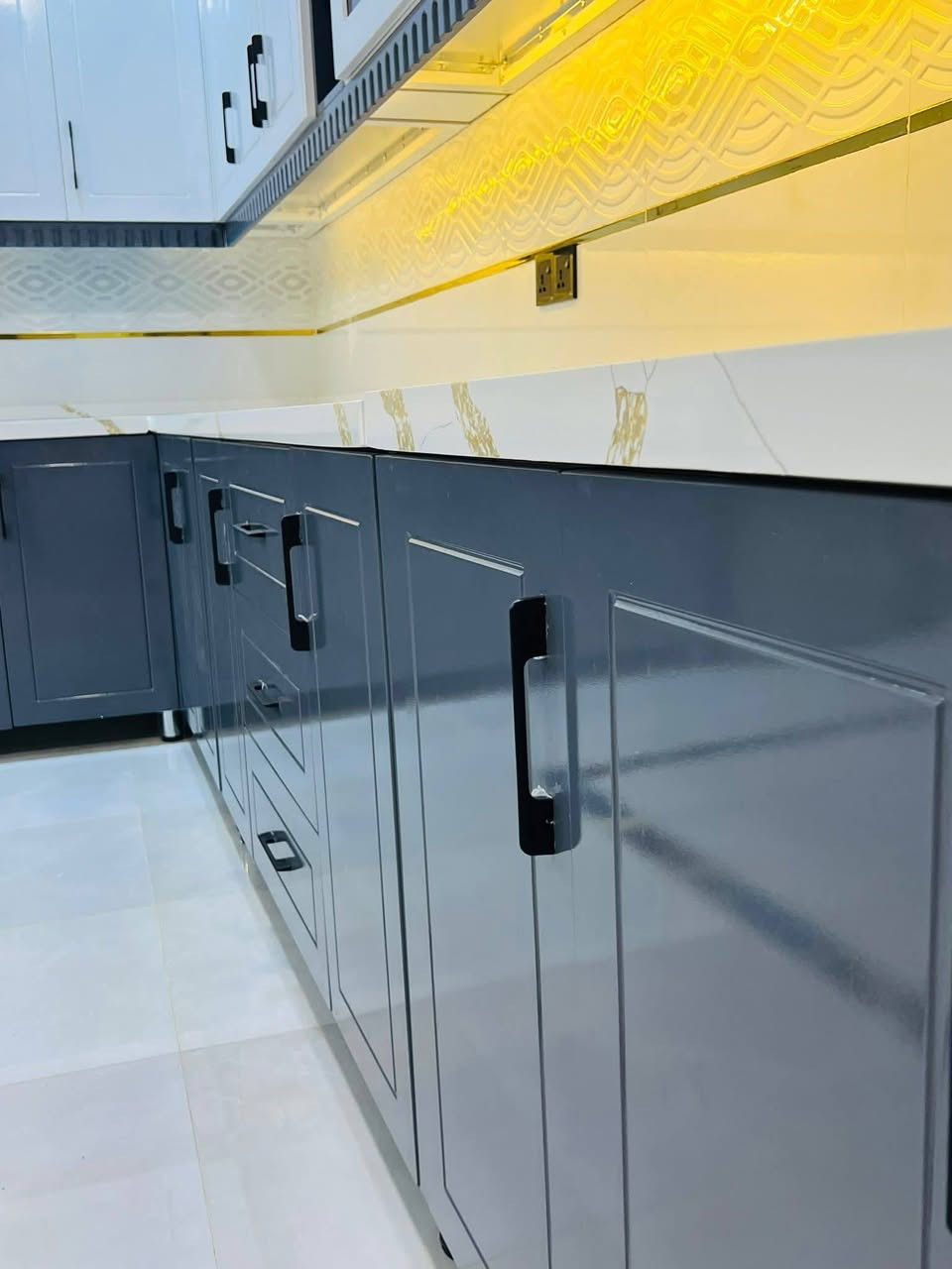 ✨ إعلان 2026 | الشريفي للمطابخ ✨

نبدل القديم بلجديد 
ابدأ التغيير من أهم مكان بالبيت… المطبخ 🍽️
لأن المطبخ المرتّب = راحة يومية وجمالية تدوم 🌿

💎 الشريفي للمطابخ يقدملك تفصيل عصري يواكب 2026:
✔ تصميم حسب المساحة واللون اللي تختاره
✔ خامات أصلية وشغل نظيف يدوم سنين
✔ دقة بالمواعيد وأسعار تناسب الكل

💰 أسعارنا  علقديم لحك قبل صعود الأسعار 
الكاونتر الالمنيوم سعر المتر 
 الارضي ب 120 الف 
المعلق  ب 80 الف 
المرمر التركي الصناعي ب100 الف
المجموع يعني المتر الطولي ب300 الف 
_______________________________________________
الكاونتر الhdf يعني داخل المنيوم محش بخشب الماني مكان النرمايد والخارج ابواب خشب مغلف بجلد حراراي ضد الماء والرطوبه سعر المتر
 الارضي ب180 الف
والمعلق ب150 الف  
المرمر الصناعي التركي المتر ب100 الف
المجموع يعني المتر  الطولي ب430 الف

📍 الموقع: 
كربلاء حي الغدير خلف السوق
قرب جامع الحيدري  
***********
***********
معمل الشريفي للألمنيوم

✨ الشريفي للمطابخ
2026 غير… ومطبخك لازم يغير وياها 👌
