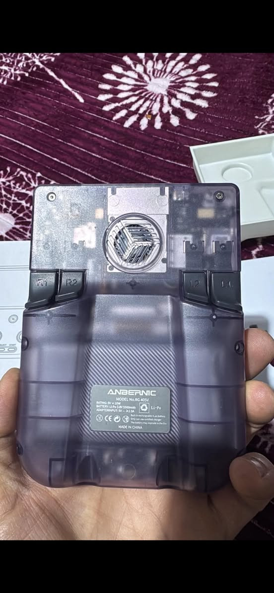 جهاز Anbernic RG405V هو وحدة تحكم ألعاب محمولة بتصميم كلاسيكي عمودي، يعمل بنظام أندرويد 12، ومعالج Unisoc Tiger T618، وشاشة لمس IPS مقاس 4 بوصات (640*480). يتميز ببطارية ضخمة 5500 مللي أمبير (تصل إلى 9 ساعات لعب)، ذاكرة تخزين 128 جيجابايت، ودعم ألعاب المحاكاة الكلاسيكية، مما يجعله مثالياً لألعاب الأركيد، البلايستيشن 1 و 2 و psp
السعر خاص


**إذا كنت صاحب هذا الإعلان وتريد حذفه لأي سبب، رجاءا أرسل رسالة إلى الدعم الفني**