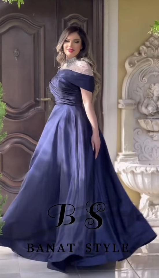 فستان للبيع نفس الموديل الي بلصورة بس لون سمائي مو ازرق نظيف كلش ملبوس كم ساعة بس اشتريتة ب ١٧٥ وابيعة ب ١٣٥ واتساب : ***********
