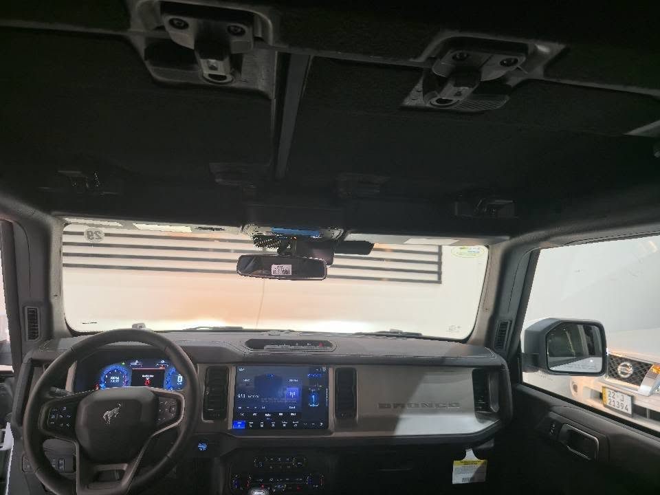 FORD BRONCO 2025 OUTER BANK
سعر:458 ورقة
موديل: 2025
وارد أمريكي
لون : أبيض
محرك:2.7 V6
ماشيه:  0 مايل
 مواصفات: 5 دكمة فول مواصفات كشن تدفئة نقطة عمي, رادار خلفي  
عنوان : أربيل المدينة المعارض معرض ميناء البركة 
*********** أربيل, العراق
