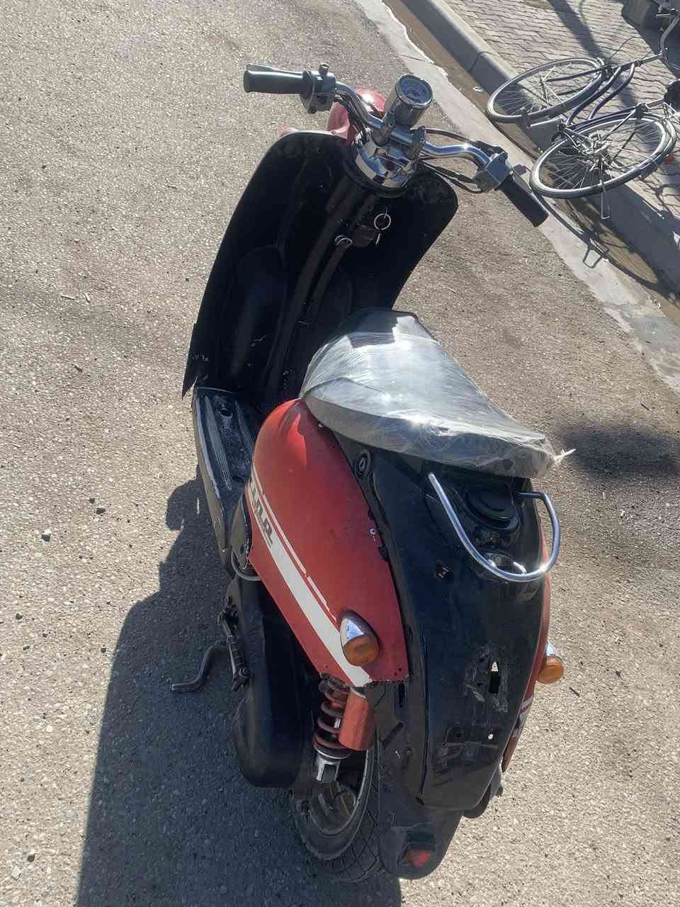 سلام عليكم للبيع عبد الحليم مضافة فول عيبة فقط كفرات شويه تعبانه + باتري مابي 
محرك بل شرط شلعة ومعدل بل اضافة دراجة ما مفتوحة بلادي كهربائيات كله شغال بل شرط سعر 275 بي مجال تحياتي 
رقم ***********
