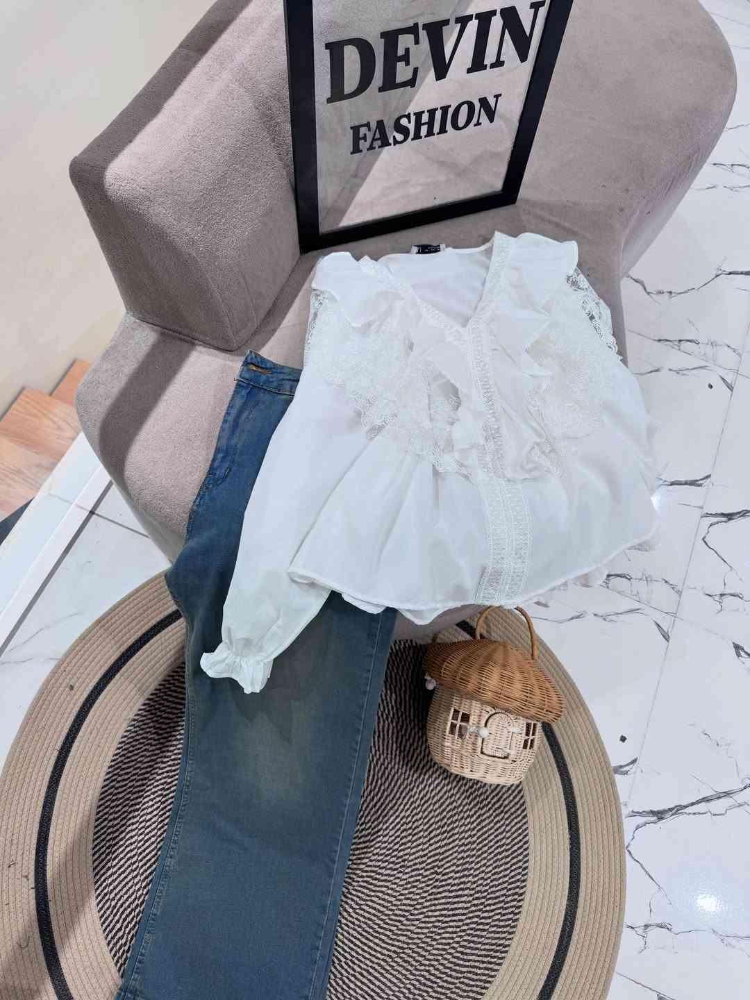 ⁨	⁨	قميص بتصميم دانتيل  كوالتي عالي 💕
 متوفر ب 4 الوان 🛍️
قياسات 36-44✨
 طول القميص 60cm✨
بنطرون كيلوت طول كامل 
قياسات 36-46
#اكسبلور_فولو #اكسبلور_explore #اكسبلورر #اكسبلور_ضيفونا #اكسبلور_العراق_السعوديه_الاردن_ايران_الكويت_طق_لايكات_كومنت_يلاا💙⁩⁩


**إذا كنت صاحب هذا الإعلان وتريد حذفه لأي سبب، رجاءا أرسل رسالة إلى الدعم الفني**