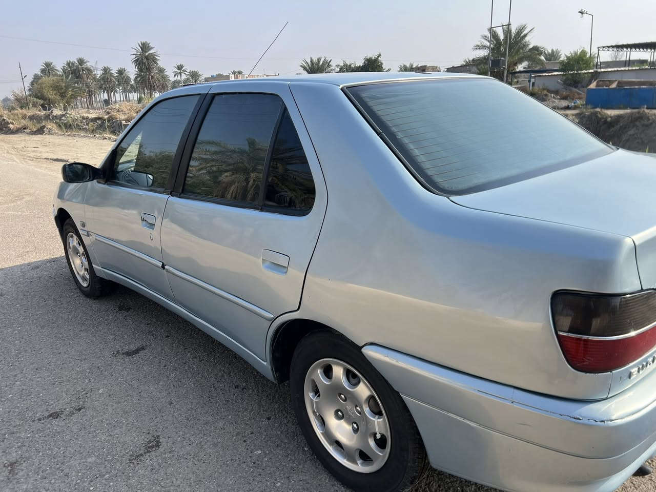 السلام عليكم 
بيجو لبيع لون  سمائي موديل 2003 رقم بغداد انكليزي هزه سنويه جدد شرط التحويل كير مكينه صدر كهربائيات كله بلادي مصبوغه لجماليه بسبب الجرادبدون لا تبديل لاكص لا عيب شرعي سياره نصبتها احلى من الصور مابيها اي نقص حلوه خير من الله كلها شغاله السعر 46$ورقه بيها مجال كلش قليل حك الجيه مكاني بغداد ناحيه الرشيد قرب السريع الدولي مقابيل اليوسفية الاتصال اوتساب ***********
