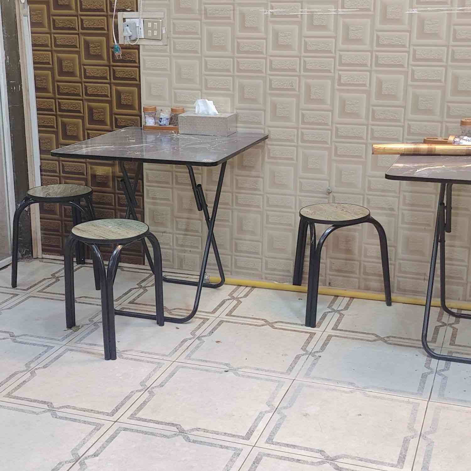 السلام عليكم أغراض كافتريا للبيع مستخدمه شي قليل بالفلوجة.... طباخ... عارضه تفصال.... ميز طعام.... شوايه گص
***********
