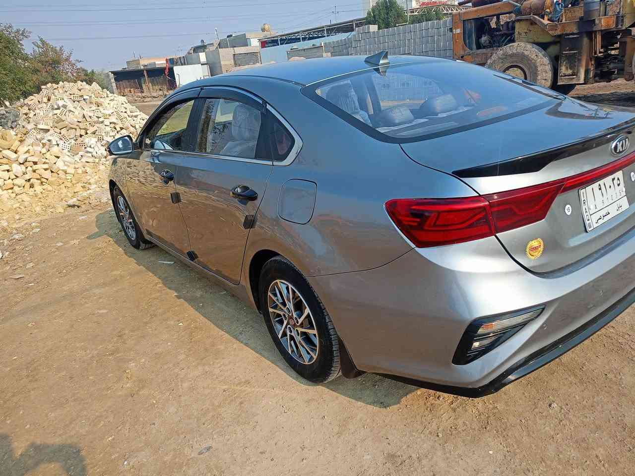 سلام عليكم سيراتو للبيع رقم بابل سنويا مشروع وطني سيارة خليجي كير ومحرك جدد تخم تاير جديد سياره جاهزة من أي نقص السعر 130 وبيها مجال العنوان واسط العزيزية الاتصال ع رقم الهاتف ***********
