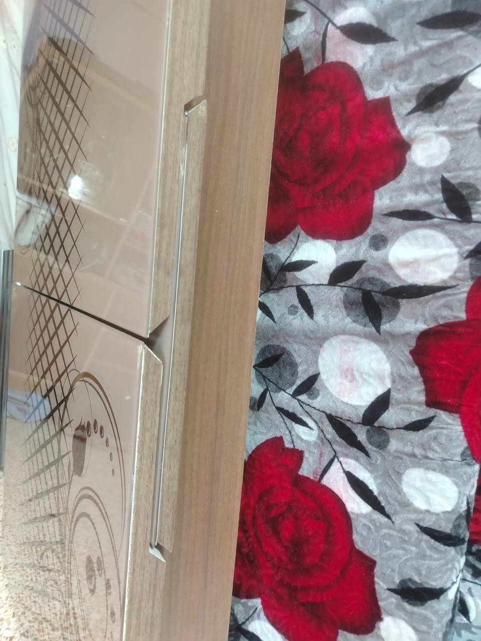 السلام عليكم
ميز طعام نظافه كما موضح بس محلول مو مشدود وهاي رجلين مالته وبي 3 كراسي طخم ويا اللون يعني وينفتح حجمه يصير أكبر واطول
سعره 90 المكان الموصل الجانب الايمن


**إذا كنت صاحب هذا الإعلان وتريد حذفه لأي سبب، رجاءا أرسل رسالة إلى الدعم الفني**