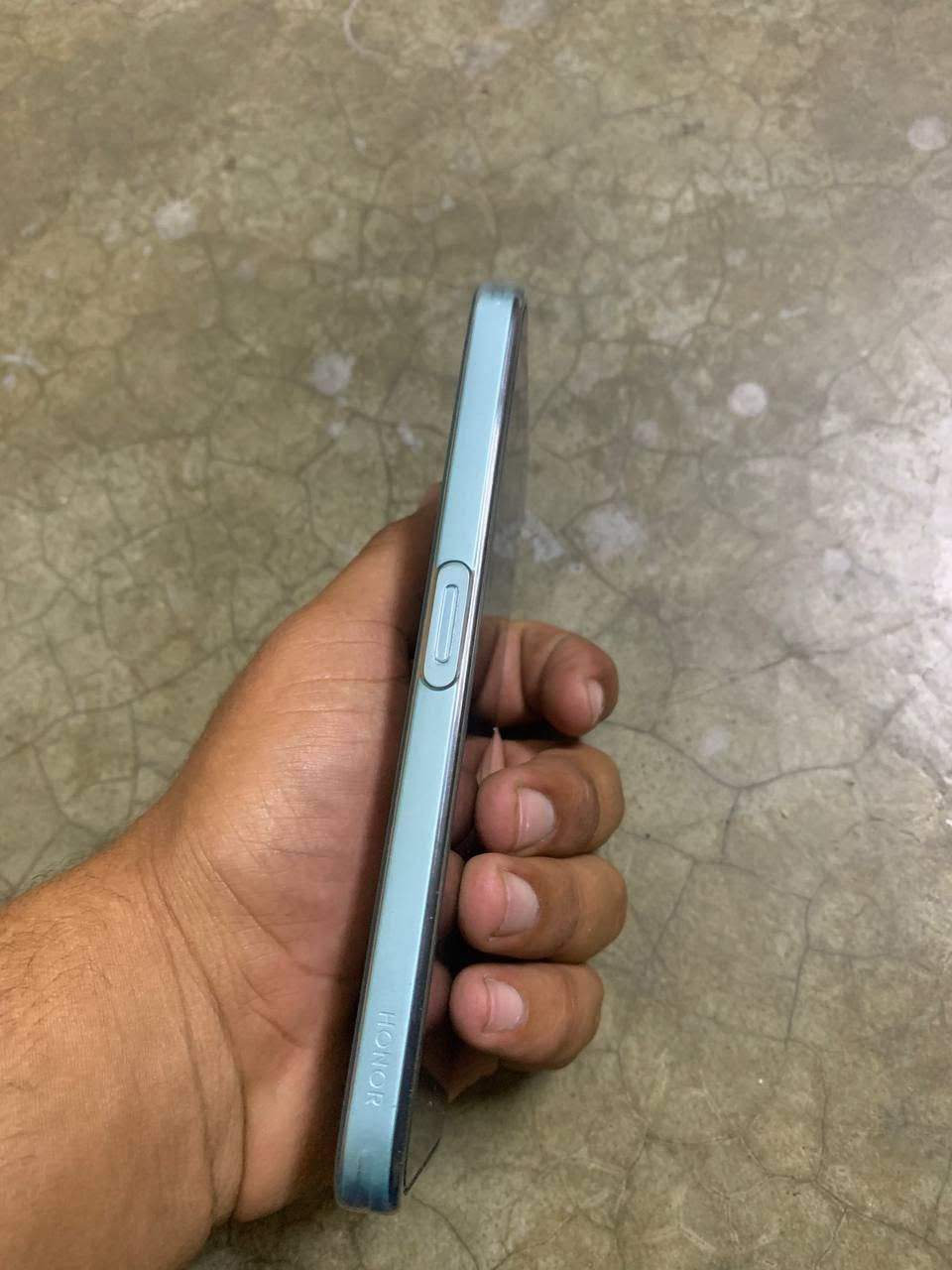 السلام عليكم تلفون للبيع
هونر x6c نضيف اي عيب مابي استخدم قليل تلفون بعده بضمانه مع كامل ملحقاته
ذاكرة: ١٢٨
بطارية: ٥٣٠٠
انسئ الشحن 
يدعم الشحن السريع والأسلكي 
لون سمائي 
سعر ١٣٠بي مجال بسيط جداً
لتواصل والستفسار عبر الرقم ***********
