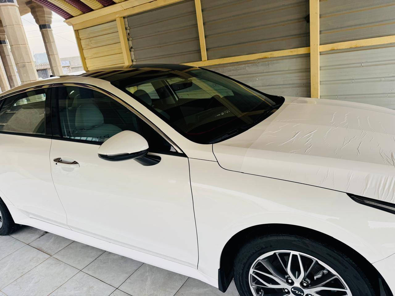 السلام عليكم
k5 (خليجي) 
الموديل2022
الرقم اربيل 
الموصفات
محرك 200دوش 
عدسات زنون 4
فتحه سقف بانوراما 
بصمه بصمة ابواب 
تشغيل عن بعد 
تبريد قطعتين تبريد شاشه
تحكم ستيرن 
حساسات اماميه خلفيه 
سيد بريك بصمه 
كشنات جلد 
منافذ شحن اماميه خلفيه
لدات اماميه خلفيه 
خمس وضعيات قياده 
كرسي سائق كهرباء 
تدفئه كشنات 
اشاير ترحيب 
مرايات شفط 
شاشه ابل كار بلي
العنون الانبار رمادي 
ماشيه 62
بيه مكانين بارد ول باقي مكفوله
سعر 205 بيه مجال الطيبين 
*********** 
***********
