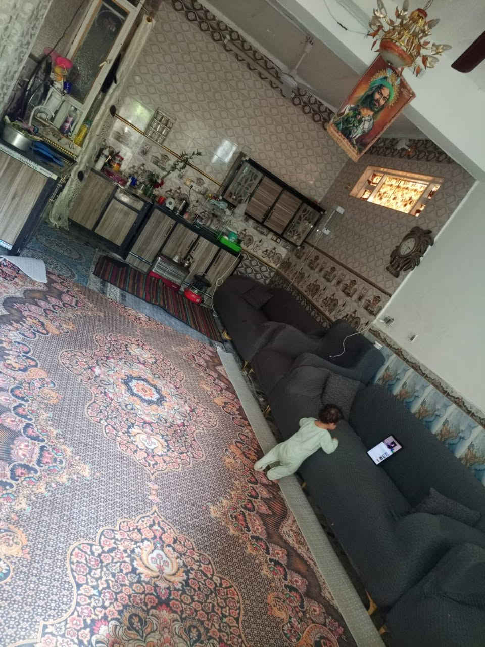 بيت للبيع بل جمعيات نهاية شارع 20بيت 100متر مربع قاطين ركن على الشارعين يحتوي القاط الاول على ستقبال وغرفه وصاله ومطبخ +مطبخ حراري و صحيات ومنور وطابق الثاني يحتوي ع غرفه ول سطح ايزوگام استفسار اتصال ع رقم ***********
