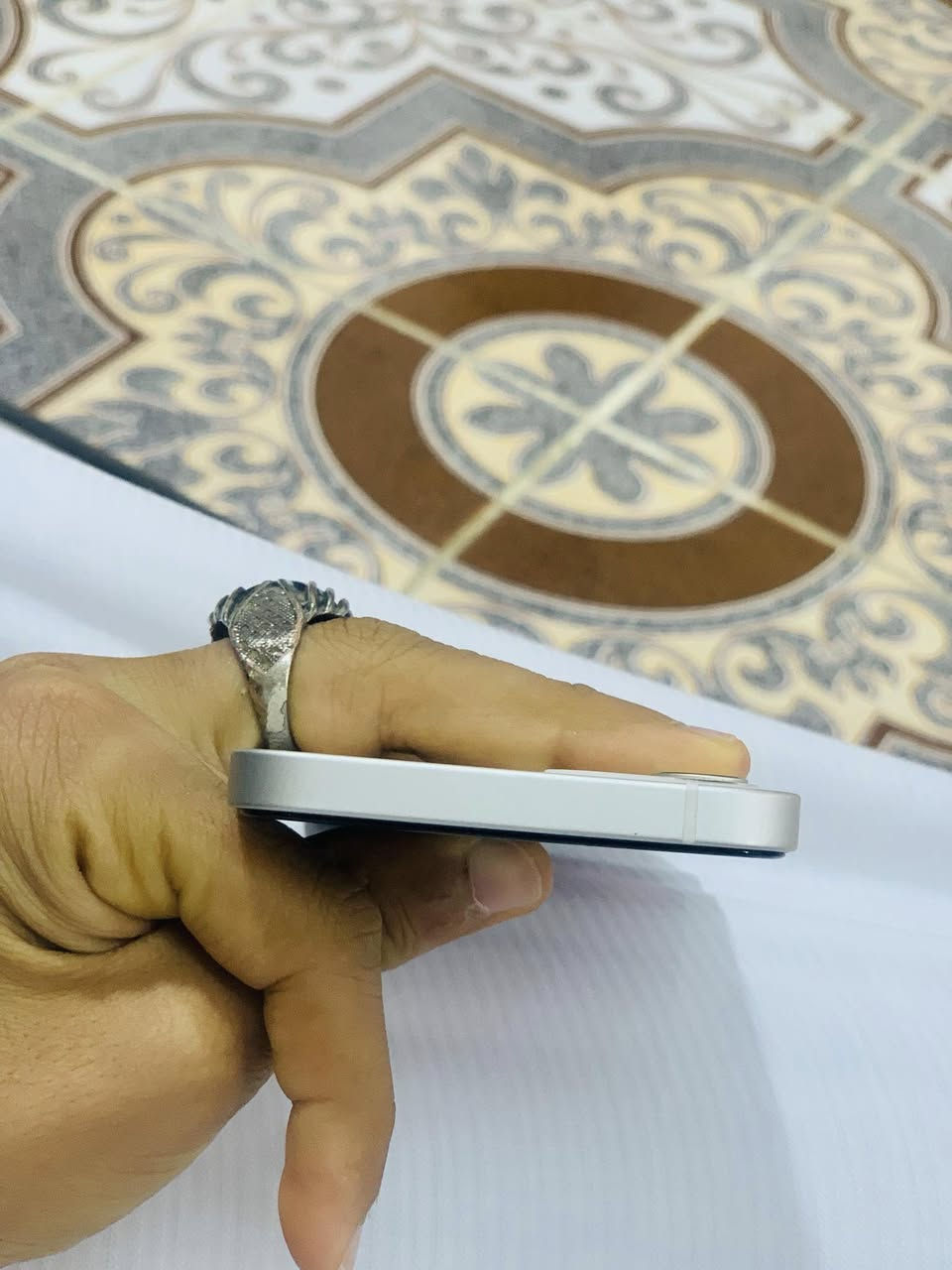 السلام عليكم                                                                      ايفون 12عادي 
ذاكره 128
بطاريه 97بلادي 
دبل سيم كارت 
جهاز كلشي ما مبدل بي ع وضع الشركه 
بيع السعر 325قفل 
لاتصال ***********
