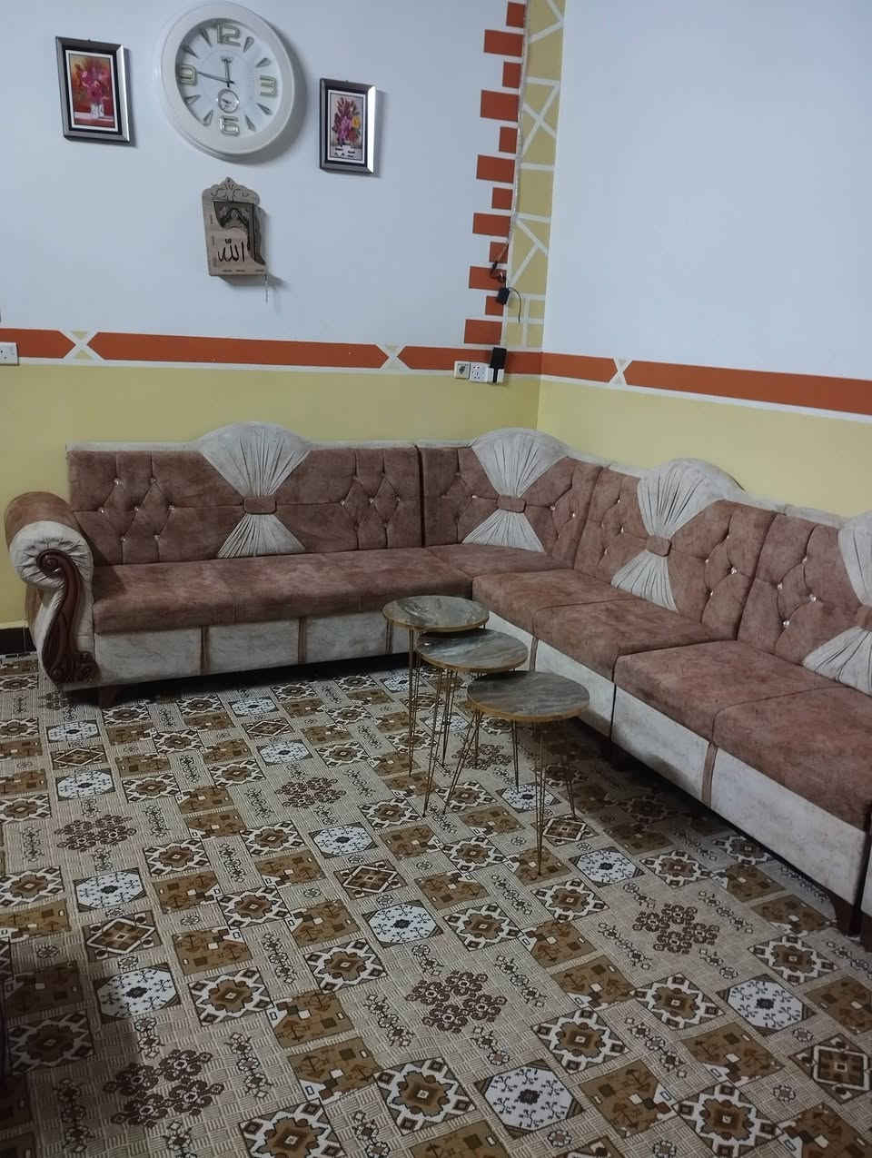 ديوان نضيف اي عيب مابيه 7 امتار السعر 200 ويه الطبلات الشراي يخابر ***********
