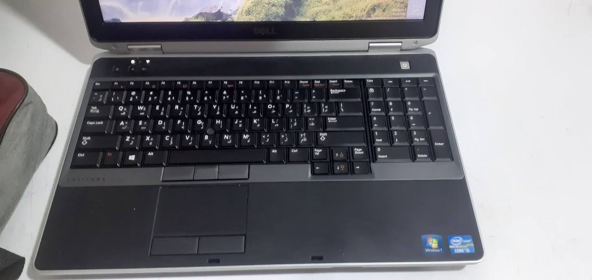 حاسبة DELL ثلاث منافذ يوأسبي منفذ قرص 
جيل الرابع وندوز 7   CORE i5 لدراسة والألعاب الخفيفة
باتر ليثيوم 4 ساعات للشحنة الكاملة
مكان واسط 
رقم ***********
