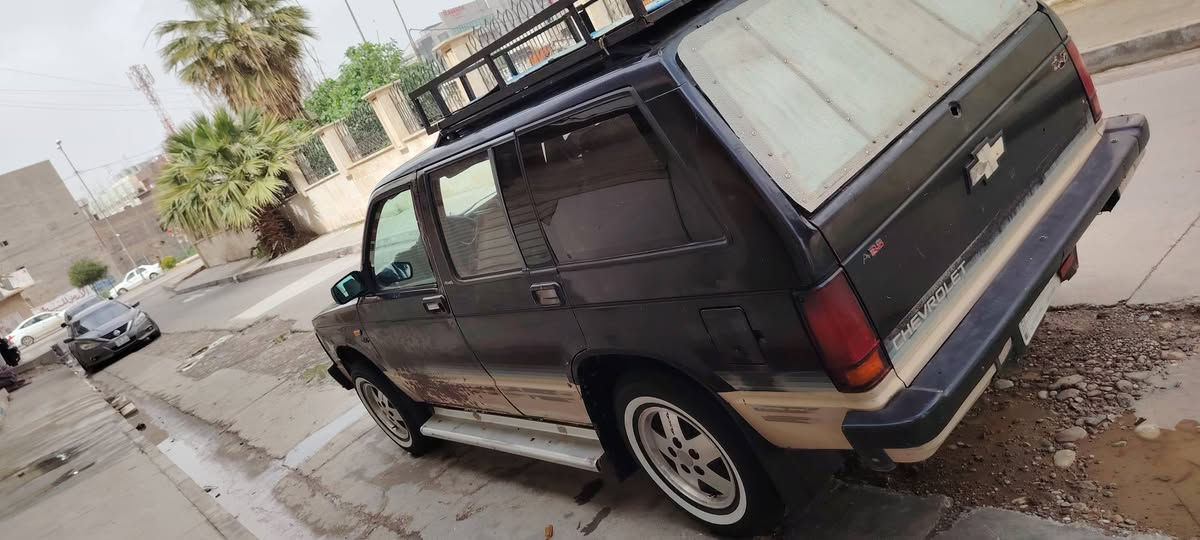 السلام عليكم من رخصت مدير الكروب شباب عندي هي السيارة للبيع جيب شوفر ليت مكينة وكير ونجي شرط الفحص والسيارة كدام العين وشرط التحويل رقمه نينوى السيارة حلوه ونعنم السعر 35 وبيها مجال قليل ***********

