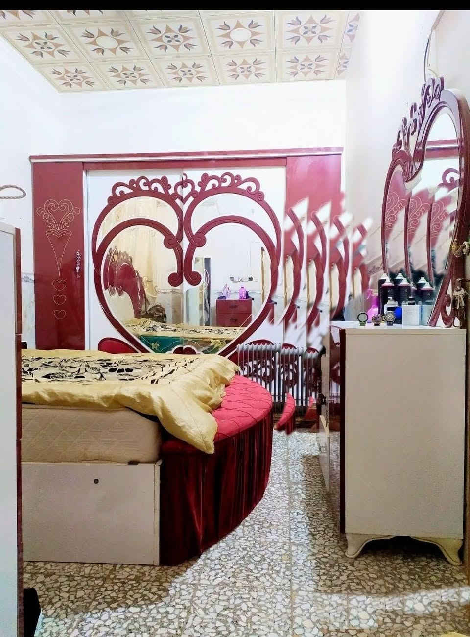 دار طابق ونص للبيع المساحة 100 متر حي الميلاد منطقة ال 45 قرب المدارس الصينية خلف مجمع جوهرة العرب طابوق جمهوري صب كونكريت الاساس والسقف
الكهرباء بوري دفن كاشي و سيراميك الطابق الثاني غرفه فقط 

 الاستفسار ***********
https://www.facebook.com/share/p/187j2HB3f1/
