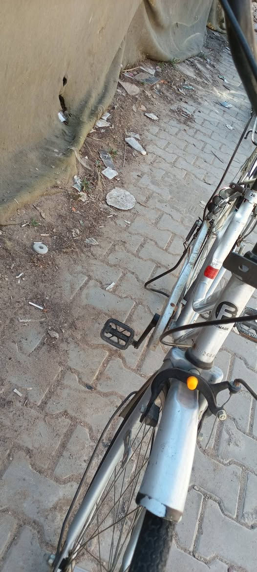 سلام عليكم بايسكل للبيع 2015 السعر 70 وبي مجال المكان نجف حي سلام ***********
