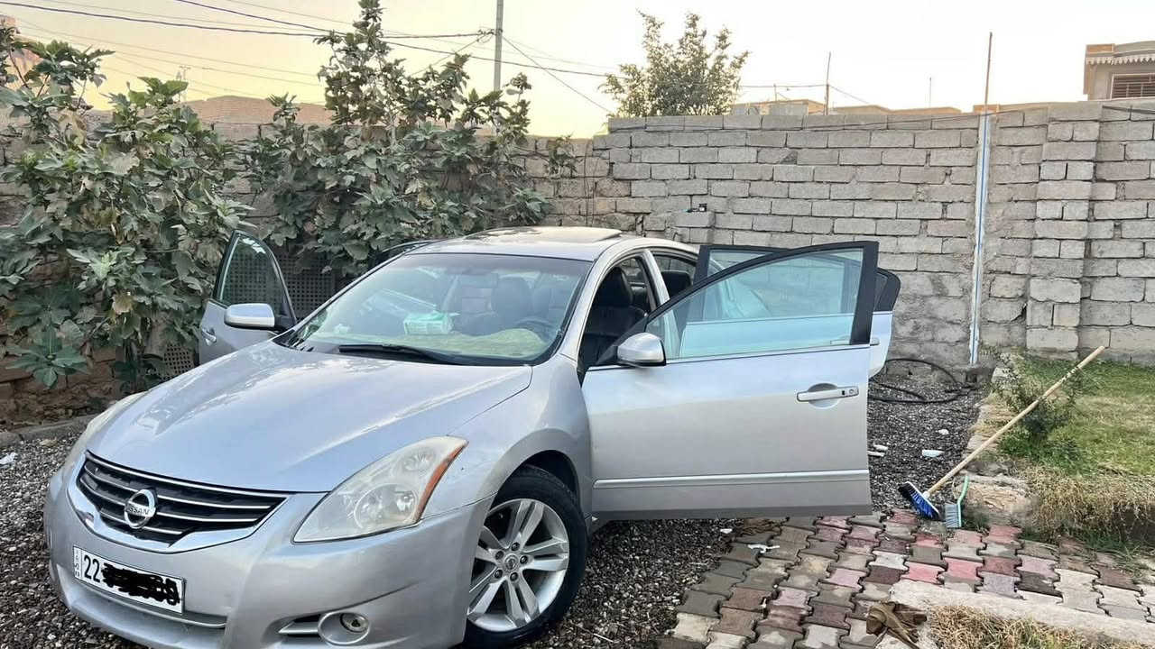 السلام عليكم 
التيما موديل 2011 محرك 6 شرط الكير والمحرك فول مواصفات بصمه  فتحه سقف تدفئه تبريد ثلج كشنات هيتر السياره احلى من الصور متوم طبق الاصل 
السياره ادوات ادوات مكصوص 

للبيع السعر 45 وبيها مجال شي قليل 
مكاني الزويه 
الاستفسار ع الرقم ***********
