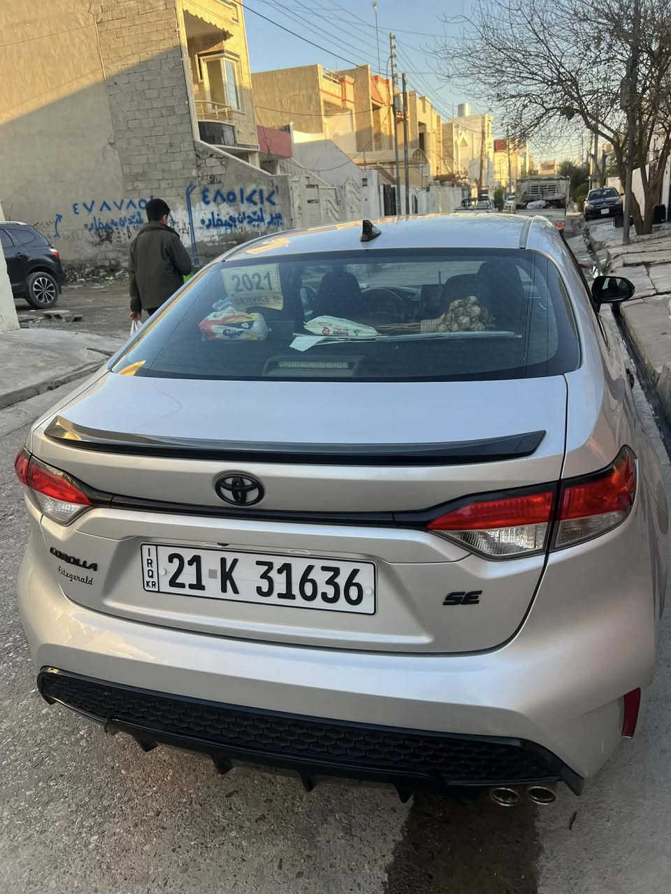 کرولا مودیل ٢٠٢١
ماسەفات se بلاک تۆپ ویل رەش ە بال رەش و یەدە رەش بیلادی 
دوو پارچە بۆیاخە بئ ناوگرتن پێش وپشتی کەپسە 
تەنها دوو دەرگای بۆیاخە 
لەگەل  بەستێک سارد
ماوەی رویشتنی (61) میل 
بۆ پەیوەندی کردن 
***********
